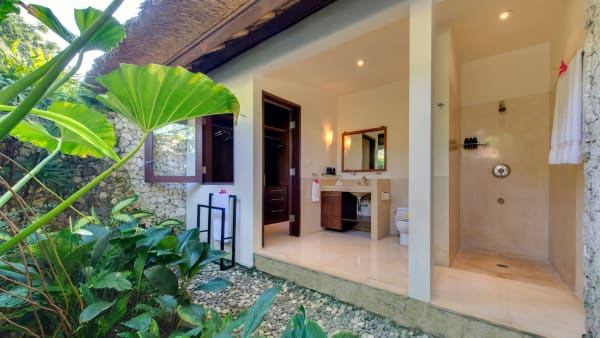 Samadhana - guest house bathroom